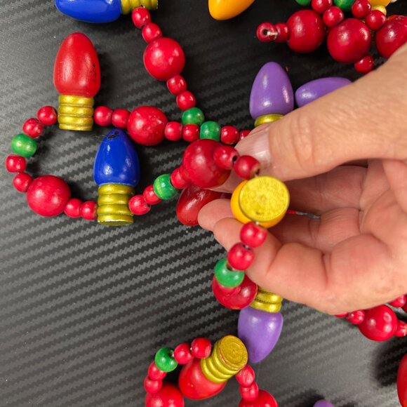 VTG 80’s Wood Bead & Christmas Light Bulb Shaped Garland Multi-Color 23 Ft Total - Picture 9 of 12